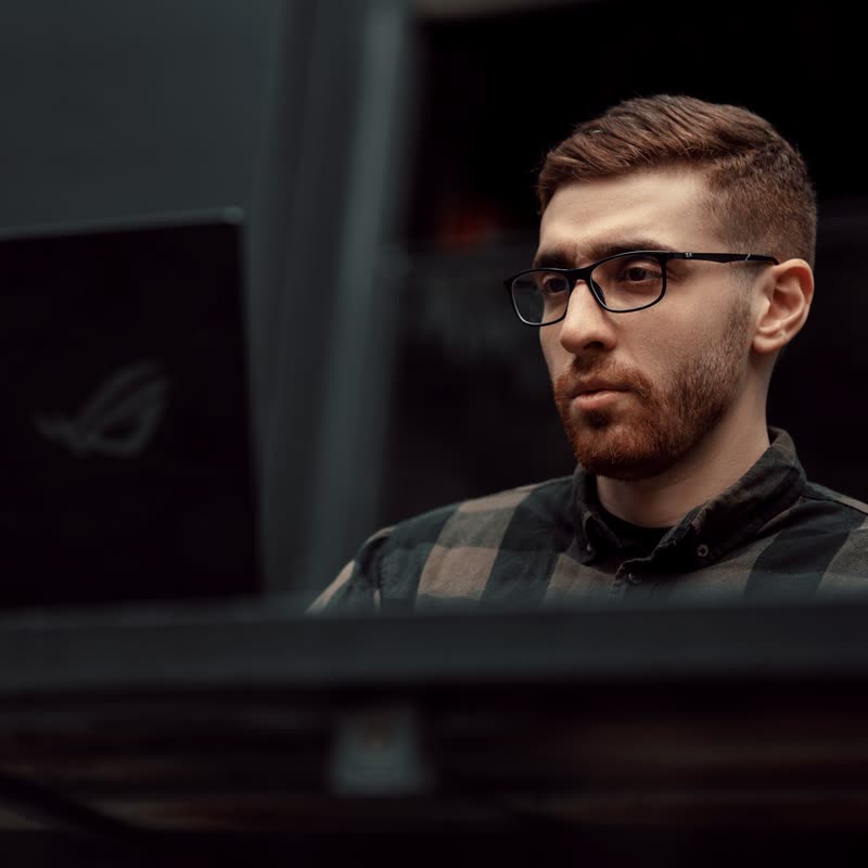Australian office worker with a published HireAussie profile